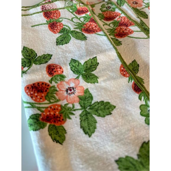 Vintage Strawberry Napkins Set Of 6 🍓 - Picture 10 of 10